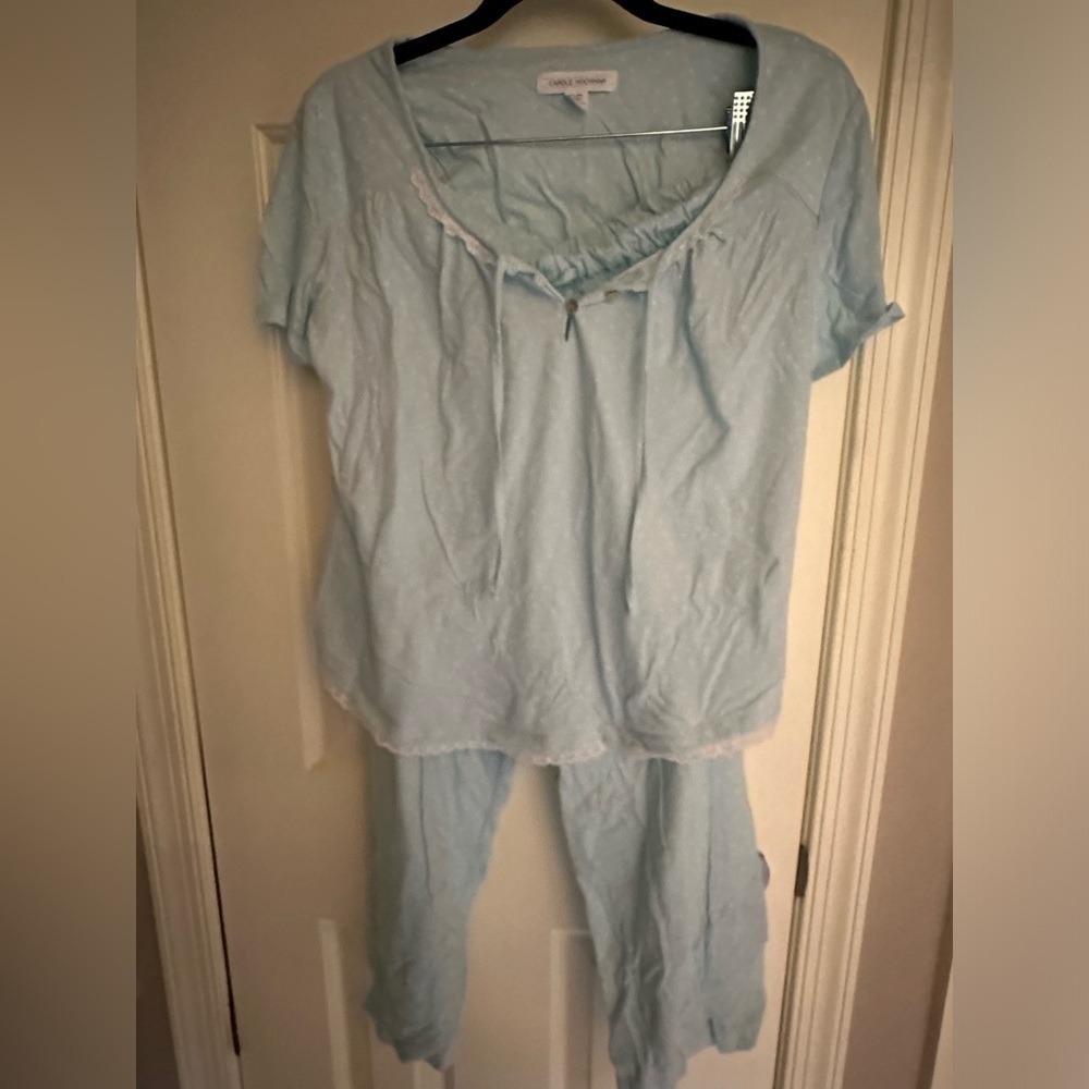 Carole Hochman pajama set women’s small baby blue with white polka dots. EUC